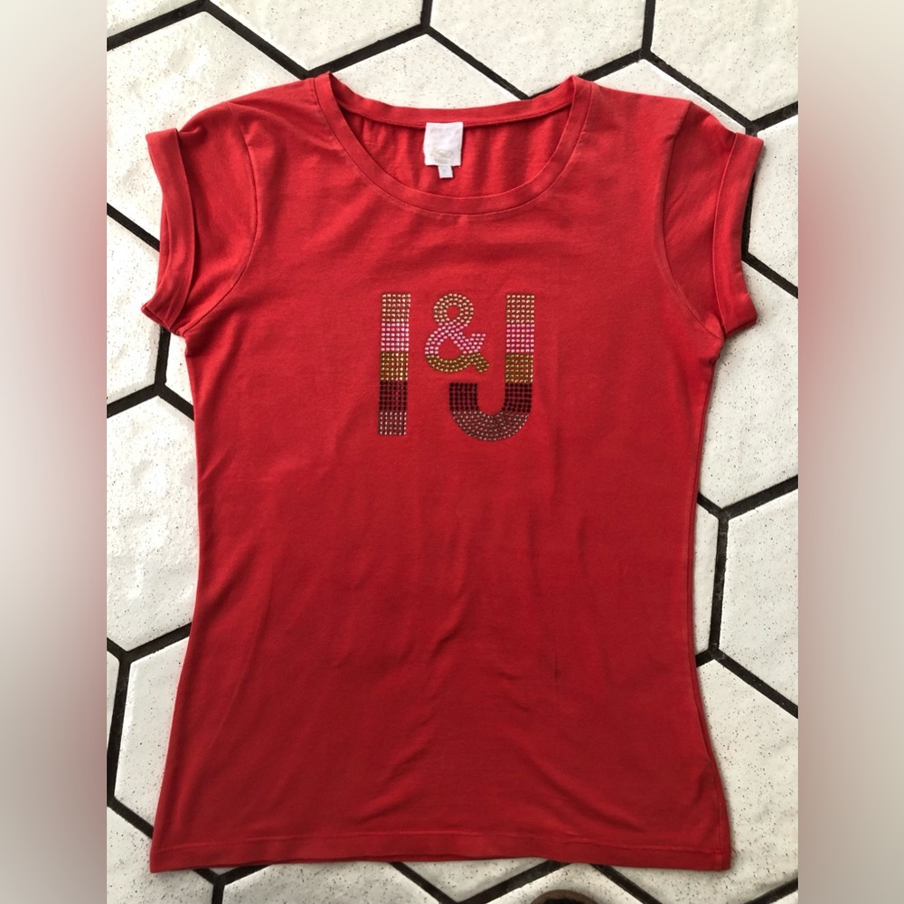 Top in M size but it’s more like S